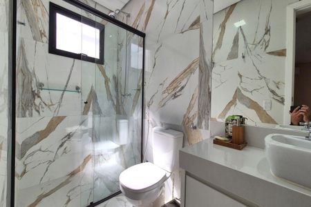 Casa de condomínio à venda com 350m², 4 quartos e 6 vagasBanheiro da Suíte 4
