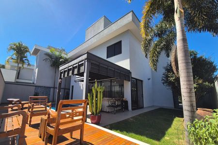 Casa de condomínio à venda com 350m², 4 quartos e 6 vagasFachada do Prédio - Fundos 
