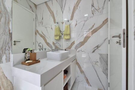 Casa de condomínio à venda com 350m², 4 quartos e 6 vagasBanheiro da Suíte 4