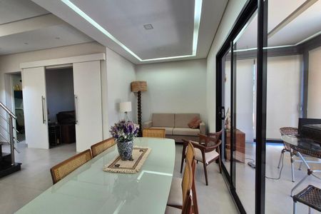 Casa de condomínio à venda com 350m², 4 quartos e 6 vagasSala de Jantar