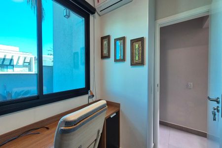 Casa de condomínio à venda com 350m², 4 quartos e 6 vagasEscritório