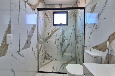 Casa de condomínio à venda com 350m², 4 quartos e 6 vagasBanheiro da Suíte 2