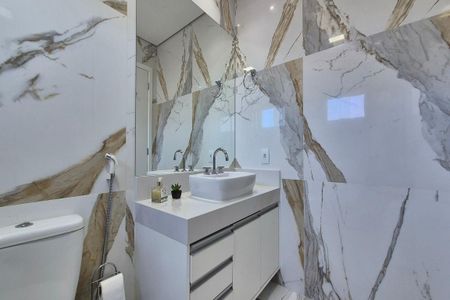 Casa de condomínio à venda com 350m², 4 quartos e 6 vagasBanheiro da Suíte 2