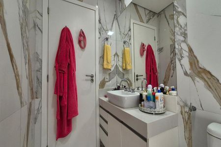 Casa de condomínio à venda com 350m², 4 quartos e 6 vagasBanheiro da Suíte 3