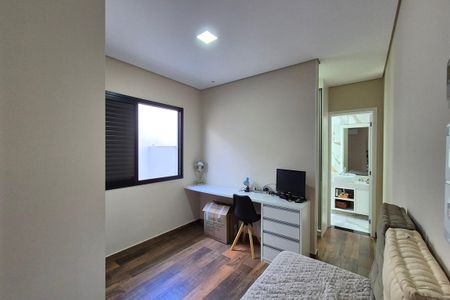 Casa de condomínio à venda com 350m², 4 quartos e 6 vagasQuarto 4 - Suíte