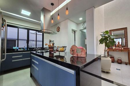 Casa de condomínio à venda com 350m², 4 quartos e 6 vagasCozinha 