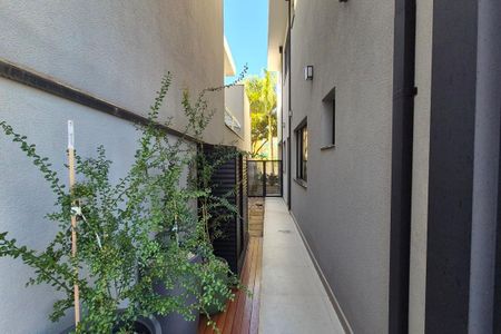 Casa de condomínio à venda com 350m², 4 quartos e 6 vagasCorredor 