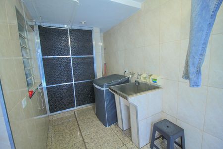 Casa à venda com 165m², 3 quartos e 2 vagas