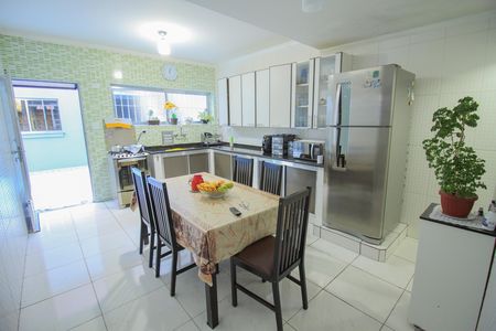 Casa à venda com 165m², 3 quartos e 2 vagas