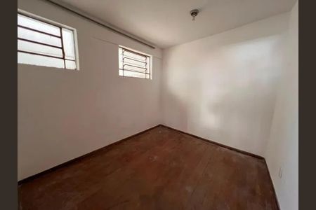 Quarto de casa para alugar com 4 quartos, 180m² em Cachoeirinha, Belo Horizonte