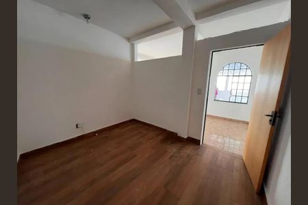 Quarto de casa para alugar com 4 quartos, 180m² em Cachoeirinha, Belo Horizonte