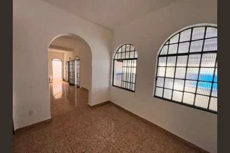 Casa para alugar com 180m², 4 quartos e 2 vagas Casa para alugar com 180m², 4 quartos e 2 vagasCorredor