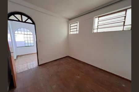 Casa para alugar com 180m², 4 quartos e 2 vagas Casa para alugar com 180m², 4 quartos e 2 vagasQuarto