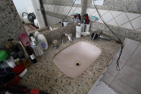 Banheiro do Quarto 1 de casa para alugar com 5 quartos, 600m² em Cidade Jardim, Uberlândia