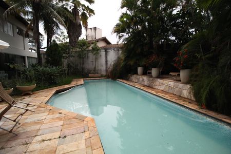 Casa para alugar com 600m², 5 quartos e 4 vagasPiscina