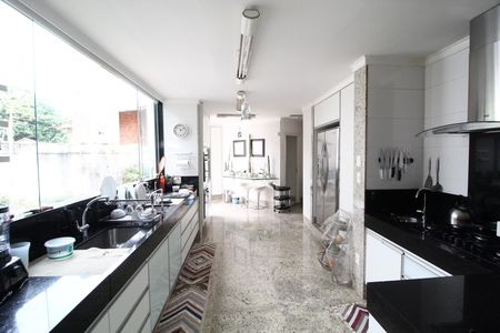 Cozinha de casa para alugar com 5 quartos, 600m² em Cidade Jardim, Uberlândia