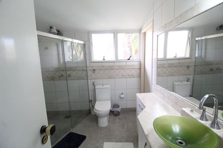 Casa para alugar com 600m², 5 quartos e 4 vagasBanheiro do Quarto 4