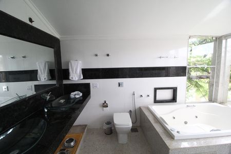 Casa para alugar com 600m², 5 quartos e 4 vagasBanheiro Social
