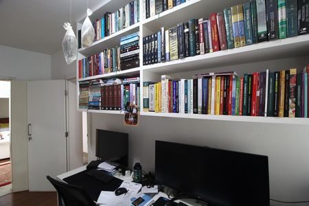 Casa para alugar com 600m², 5 quartos e 4 vagasEscritório