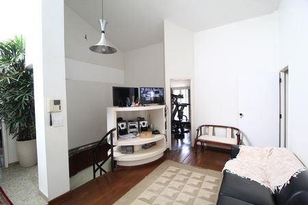Casa para alugar com 600m², 5 quartos e 4 vagasSala