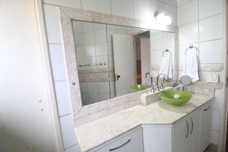 Casa para alugar com 600m², 5 quartos e 4 vagasBanheiro do Quarto 4