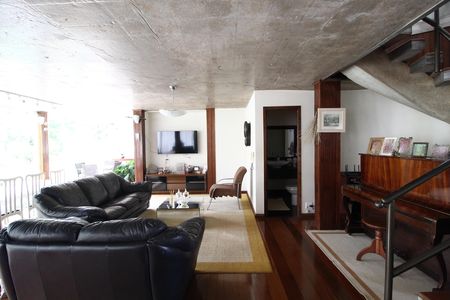 Casa para alugar com 600m², 5 quartos e 4 vagasSala