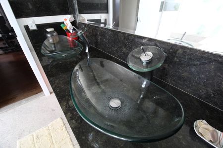 Casa para alugar com 600m², 5 quartos e 4 vagasBanheiro Social