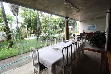 Casa para alugar com 5 quartos, 600m² em Cidade Jardim, Uberlândia