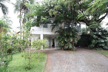 Garagem de casa para alugar com 5 quartos, 600m² em Cidade Jardim, Uberlândia
