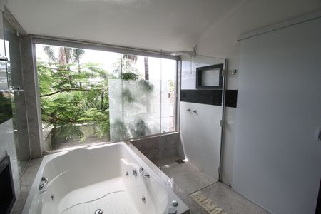 Casa para alugar com 600m², 5 quartos e 4 vagasBanheiro Social