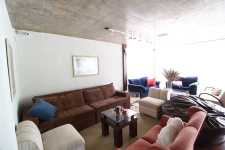 Casa para alugar com 600m², 5 quartos e 4 vagasSala