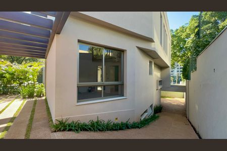 Garagem de casa à venda com 3 quartos, 799m² em Alto de Pinheiros, São Paulo