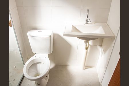 Banheiro social de apartamento para alugar com 2 quartos, 44m² em Guaratiba, Rio de Janeiro