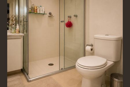 Banheiro de apartamento à venda com 1 quarto, 71m² em Vila Madalena, São Paulo