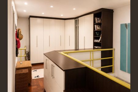 Quarto de apartamento à venda com 1 quarto, 71m² em Vila Madalena, São Paulo