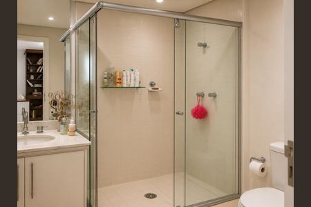 Banheiro de apartamento à venda com 1 quarto, 71m² em Vila Madalena, São Paulo