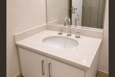 Banheiro de apartamento à venda com 1 quarto, 71m² em Vila Madalena, São Paulo