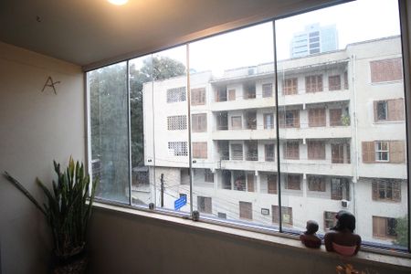 Sacada de apartamento à venda com 3 quartos, 90m² em Higienópolis, Porto Alegre