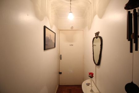 Hall de entrada de apartamento à venda com 3 quartos, 90m² em Higienópolis, Porto Alegre