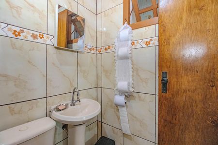 Casa à venda com 50m², 2 quartos e 3 vagas Casa à venda com 50m², 2 quartos e 3 vagasBanheiro