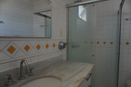 Casa de condomínio para alugar com 150m², 3 quartos e 3 vagasBanheiro da Suíte