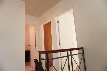 Casa de condomínio para alugar com 150m², 3 quartos e 3 vagasEscada