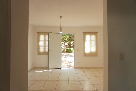 Casa de condomínio para alugar com 150m², 3 quartos e 3 vagasSala