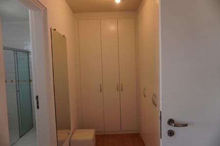 Casa de condomínio para alugar com 150m², 3 quartos e 3 vagasCloset da suíte