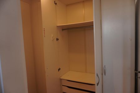 Casa de condomínio para alugar com 150m², 3 quartos e 3 vagasCloset da suíte