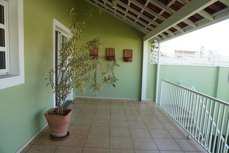 Casa de condomínio para alugar com 150m², 3 quartos e 3 vagasVaranda