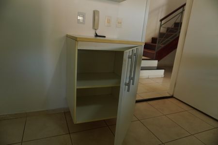 Casa de condomínio para alugar com 150m², 3 quartos e 3 vagasCozinha - Armários