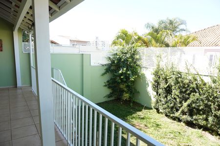 Varanda de casa de condomínio para alugar com 3 quartos, 150m² em Jardim Bandeirantes, São Carlos