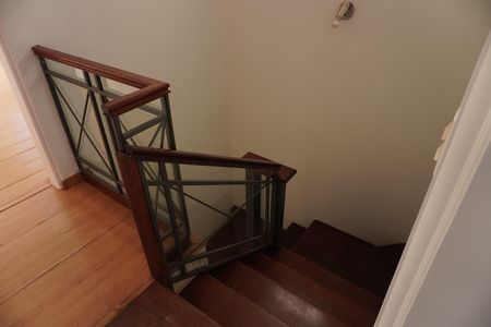 Casa de condomínio para alugar com 150m², 3 quartos e 3 vagasEscada