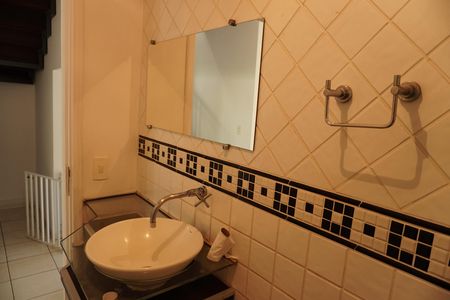 Casa de condomínio para alugar com 150m², 3 quartos e 3 vagasBanheiro Social